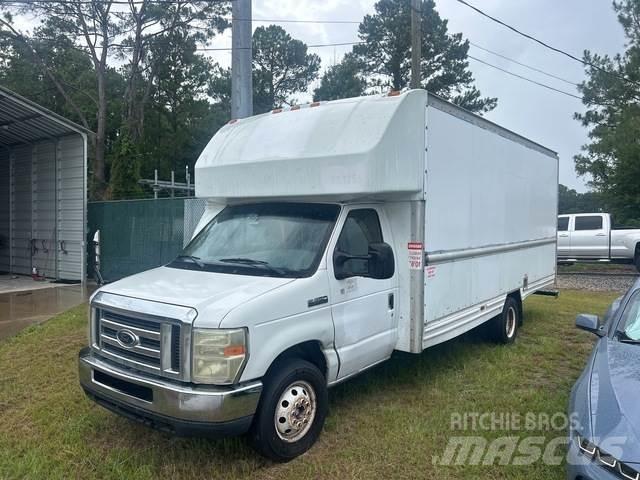 Ford E-350 Camiões de caixa fechada