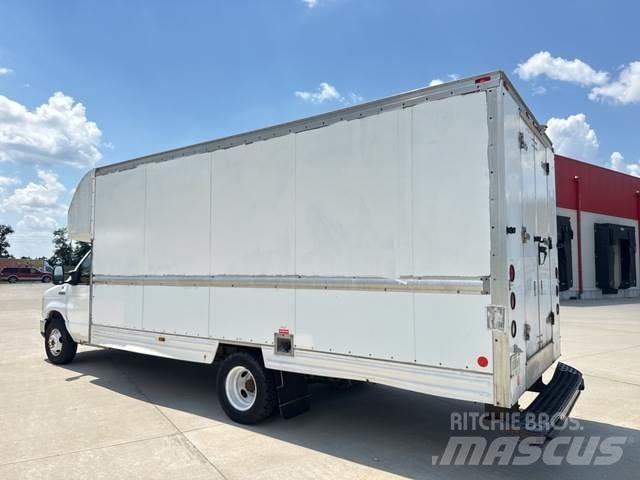 Ford E-350 Camiões de caixa fechada