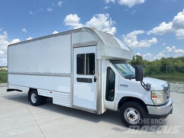 Ford E-350 Camiões de caixa fechada