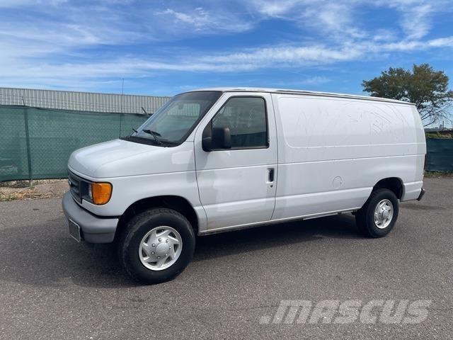 Ford E-350 Carrinhas de caixa fechada