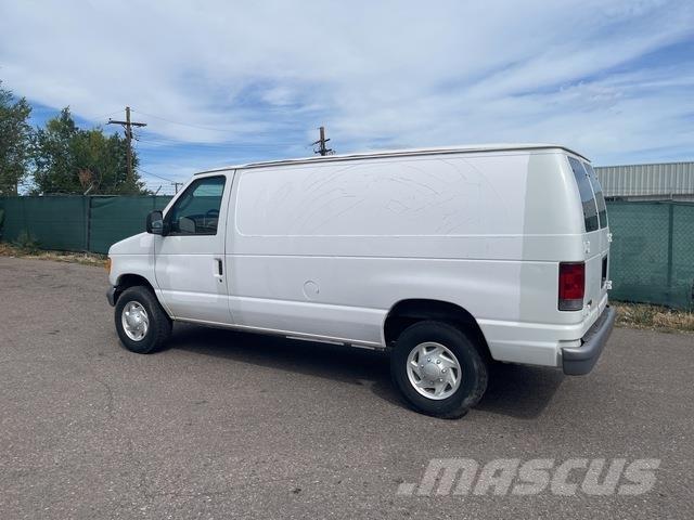Ford E-350 Carrinhas de caixa fechada