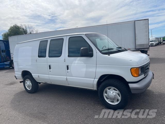 Ford E-350 Carrinhas de caixa fechada