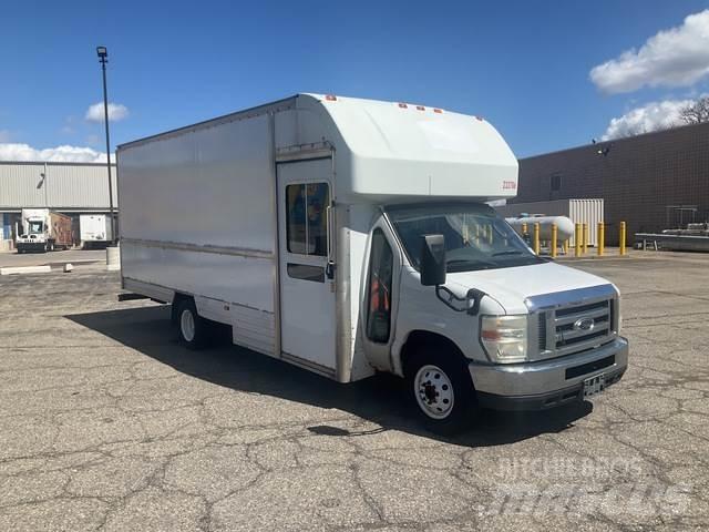 Ford E-350 Camiões de caixa fechada