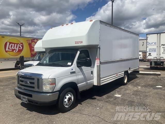 Ford E-350 Camiões de caixa fechada