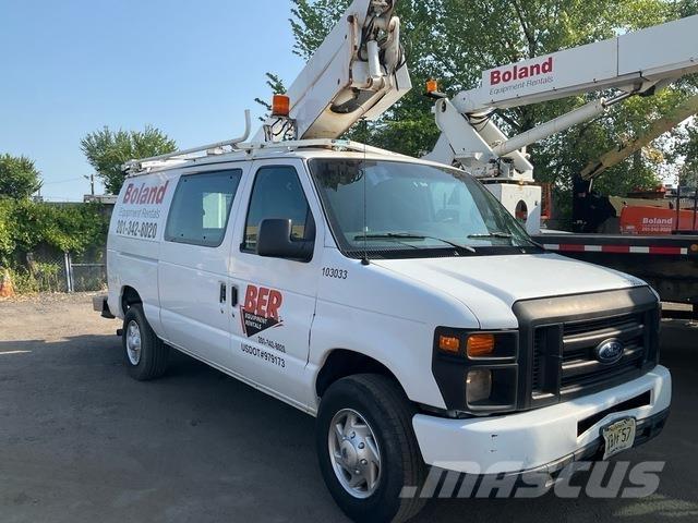 Ford E-350 Plataformas aéreas montadas em camião