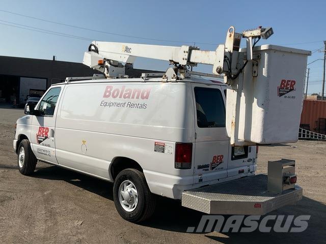 Ford E-350 Plataformas aéreas montadas em camião