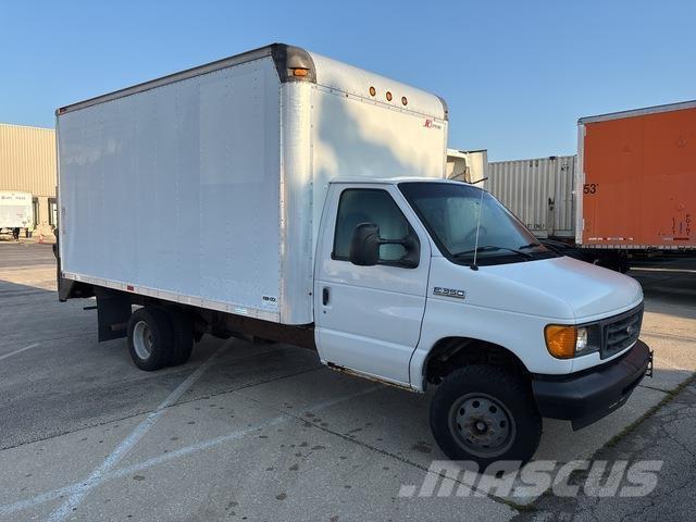 Ford E-350 Carrinhas de caixa fechada
