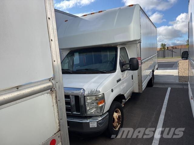 Ford E-350 Camiões de caixa fechada