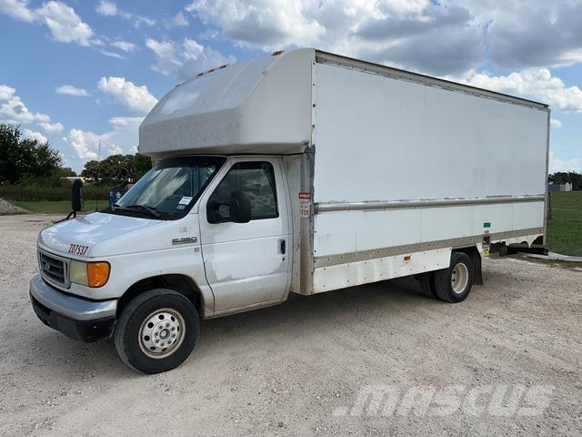 Ford E-350 Camiões de caixa fechada