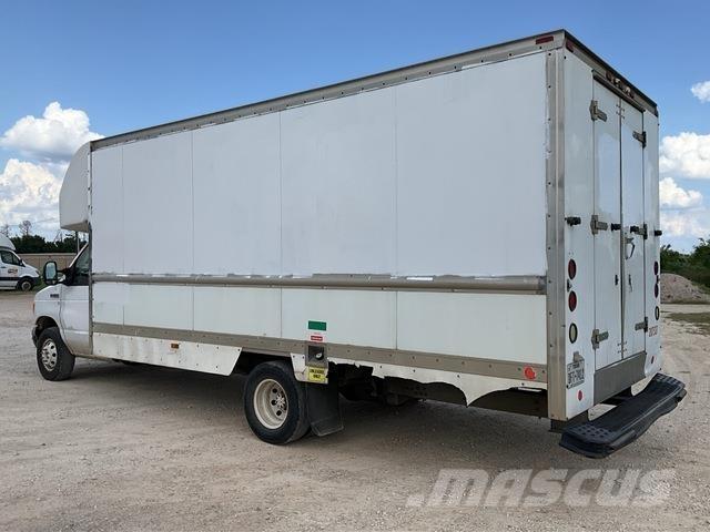 Ford E-350 Camiões de caixa fechada