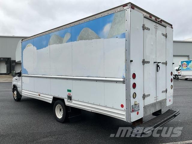 Ford E-350 Camiões de caixa fechada
