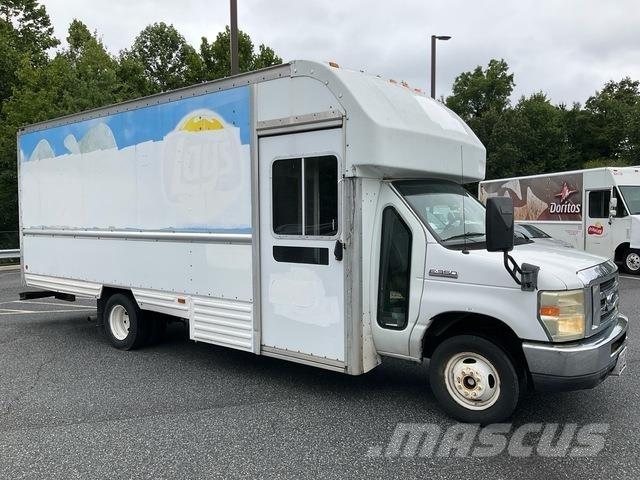Ford E-350 Camiões de caixa fechada