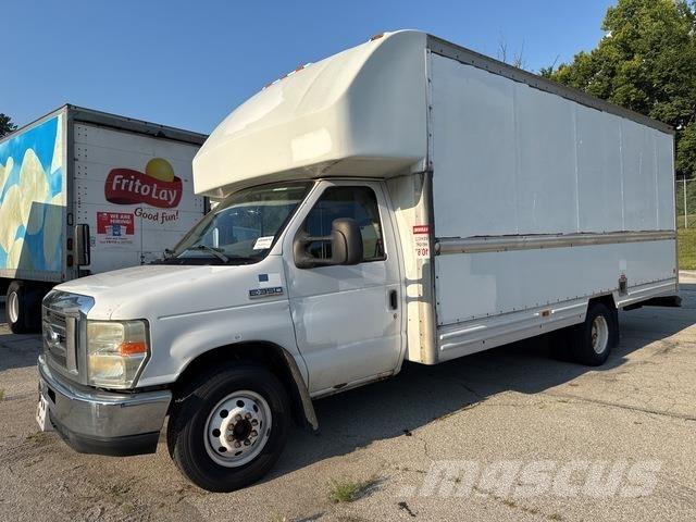 Ford E-350 Camiões de caixa fechada