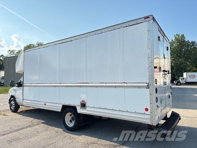 Ford E-350 Camiões de caixa fechada