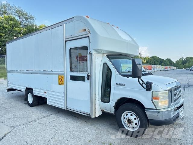 Ford E-350 Camiões de caixa fechada