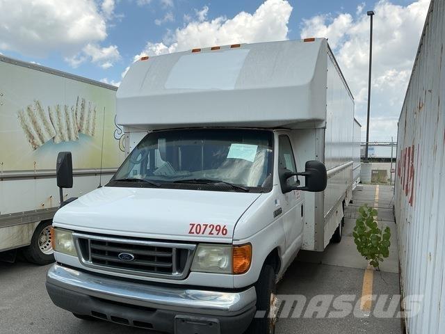 Ford E-350 Camiões de caixa fechada