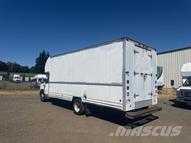 Ford E-350 Camiões de caixa fechada