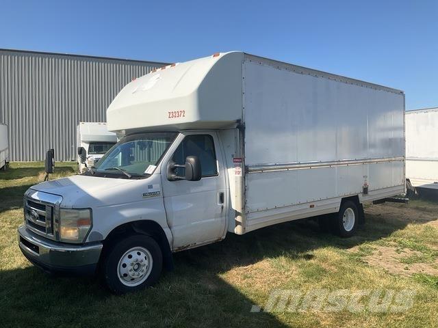 Ford E-350 Camiões de caixa fechada