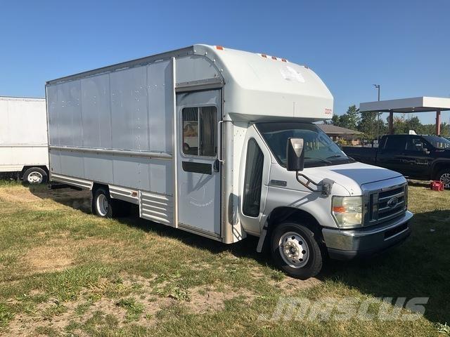 Ford E-350 Camiões de caixa fechada