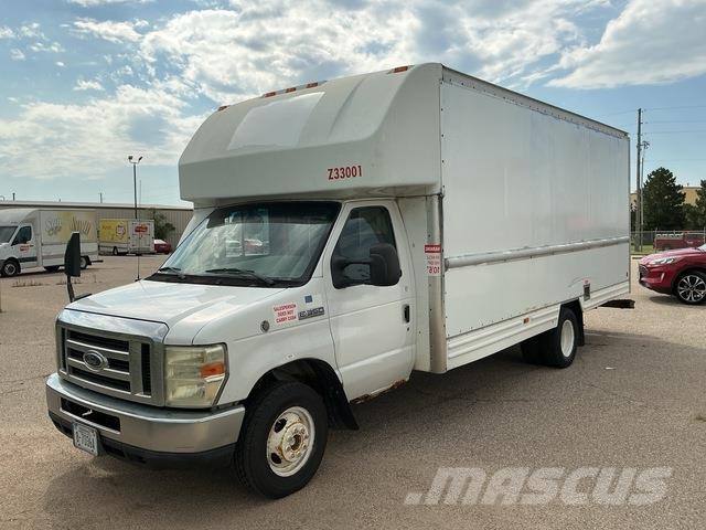 Ford E-350 Camiões de caixa fechada