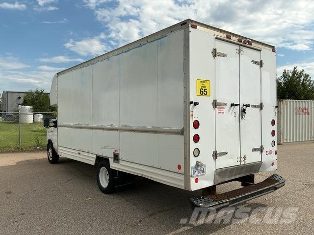 Ford E-350 Camiões de caixa fechada