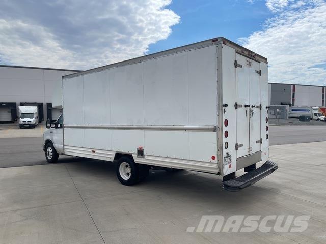 Ford E-350 Camiões de caixa fechada