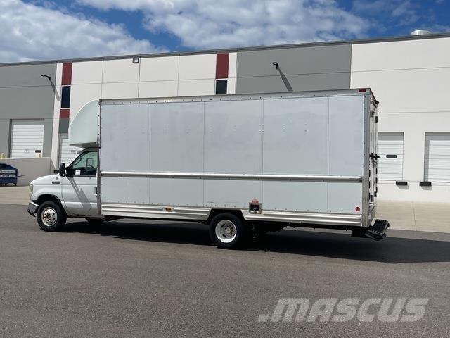 Ford E-350 Camiões de caixa fechada