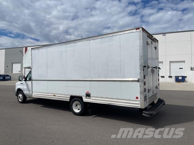 Ford E-350 Camiões de caixa fechada