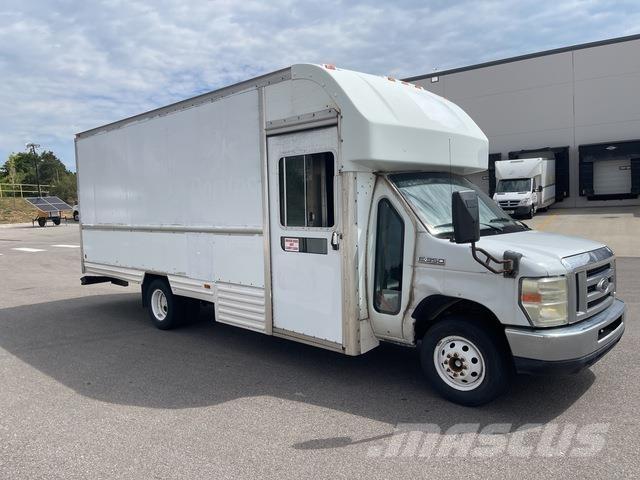 Ford E-350 Camiões de caixa fechada