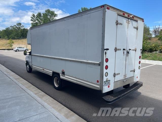 Ford E-350 Camiões de caixa fechada