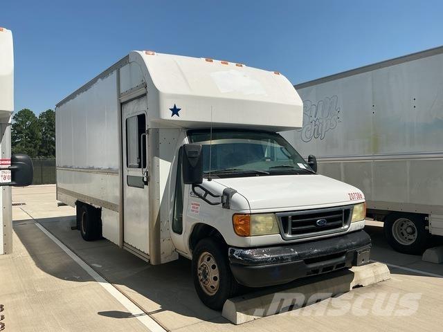 Ford E-350 Caixa fechada