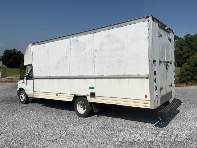 Ford E-350 Camiões de caixa fechada