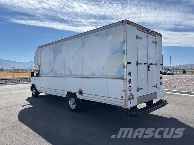 Ford E-350 Caixa fechada