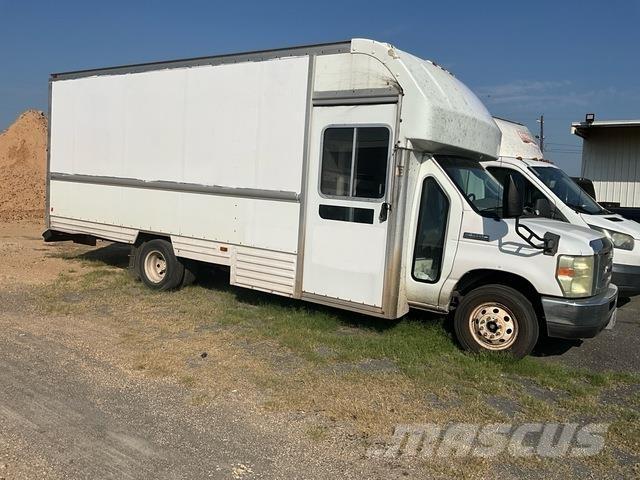 Ford E-350 Caixa fechada