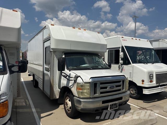 Ford E-350 Caixa fechada
