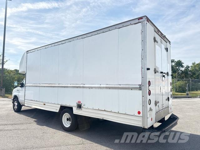 Ford E-350 Caixa fechada