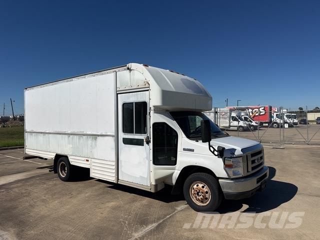 Ford E-350 Camiões de caixa fechada