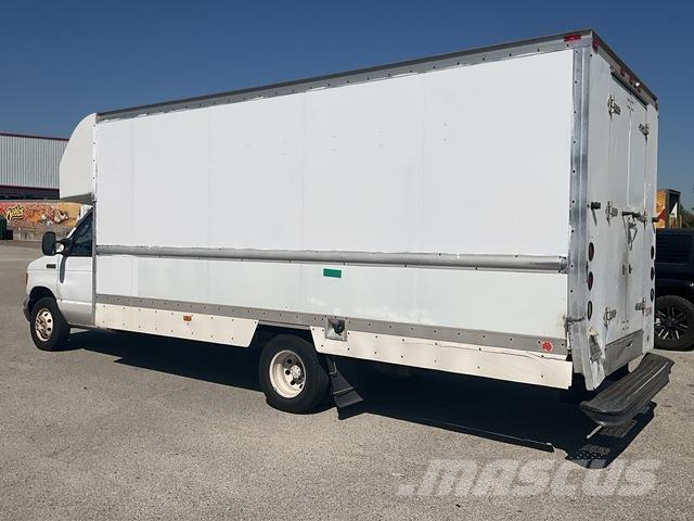 Ford E-350 Camiões de caixa fechada