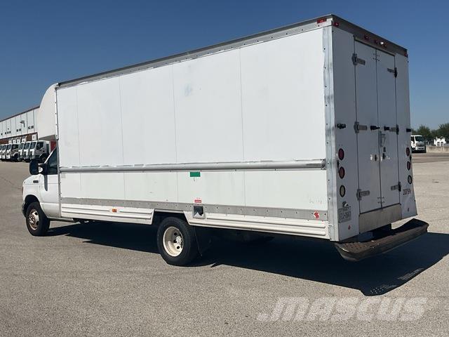 Ford E-350 Camiões de caixa fechada