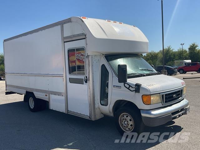 Ford E-350 Camiões de caixa fechada