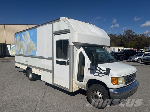 Ford E-350 Caixa fechada