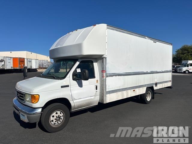 Ford E-350 Caixa fechada
