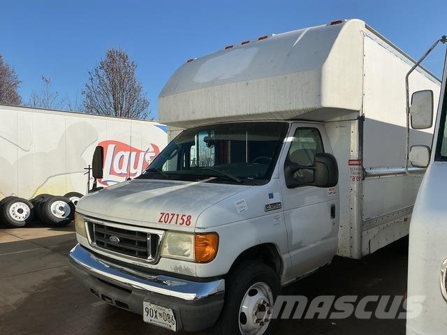 Ford E-350 Caixa fechada