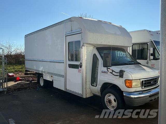 Ford E-350 Caixa fechada