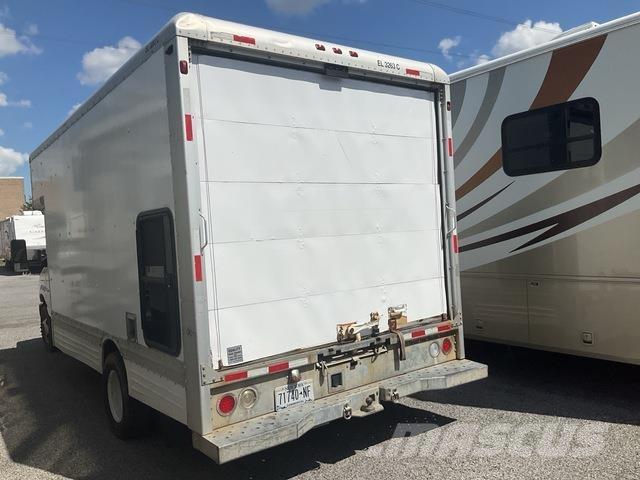 Ford E-450 Camiões de caixa fechada