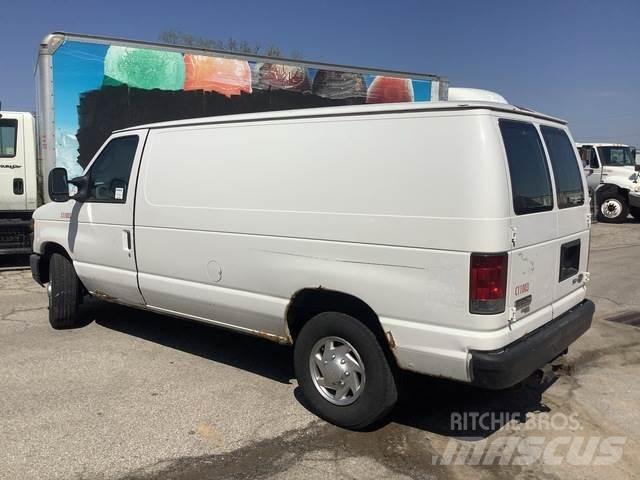 Ford E250 Carrinhas de caixa fechada