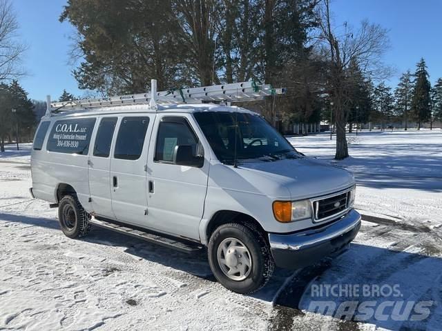 Ford E350 Carrinhas de caixa fechada