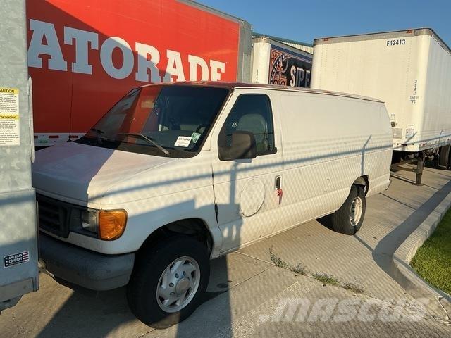 Ford E350 Camiões de caixa fechada