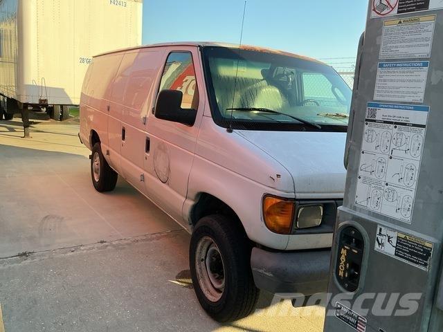 Ford E350 Camiões de caixa fechada