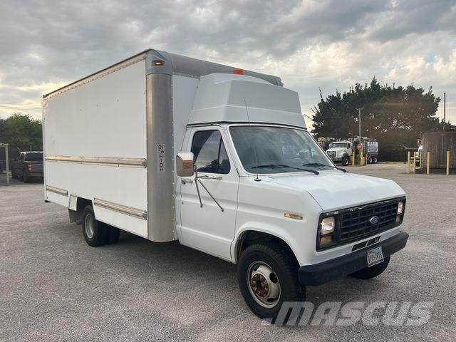 Ford E350 Camiões de caixa fechada